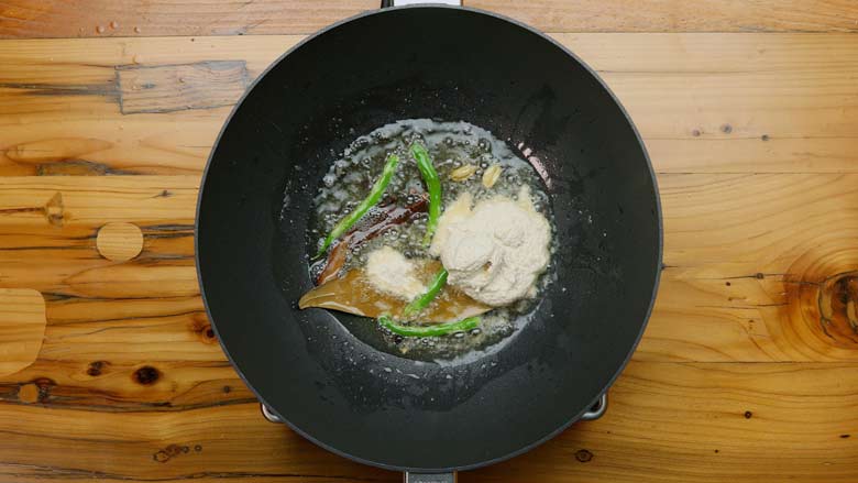 Cooking spice paste for aloo ka korma recipe