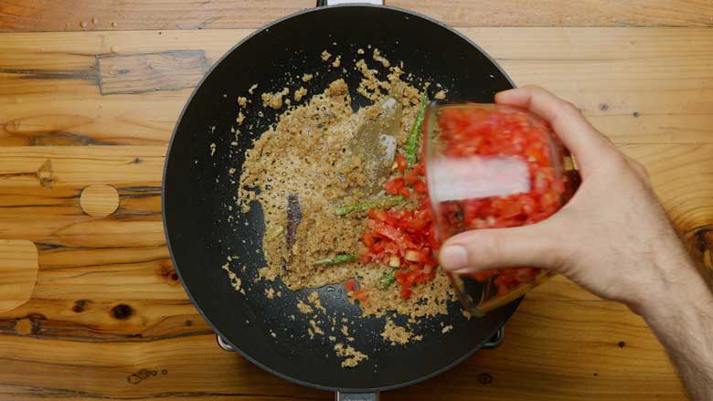 Tomato in aloo ka korma recipe