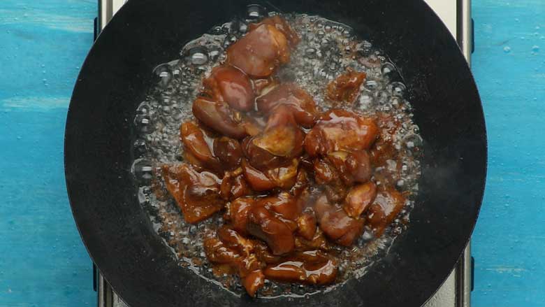 Stir Fry marinated chicken for 2 minutes - Szechuan Chilli Chicken Recipe