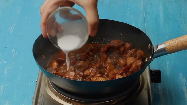 Pour in cornflour slurry to thicken sauce - Chilli Chicken Szechuan Style Recipe