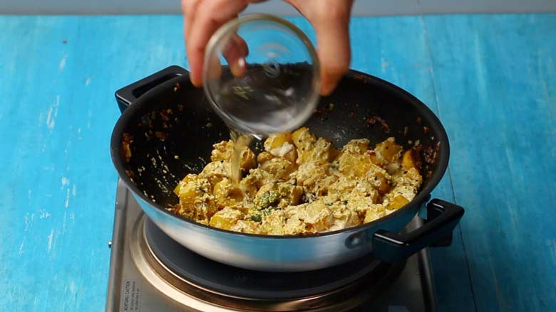 Stir in poppy seed (khus khus - posto) paste and 1 tablespoon water, then mix well and cook for 2 additional minutes - Potato Mushroom Posto recipe