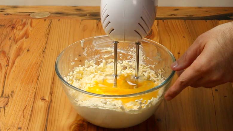 Whisk eggs into the creamed sugar and eggs one by one - Cooker Chocolate Cake without Oven Recipe