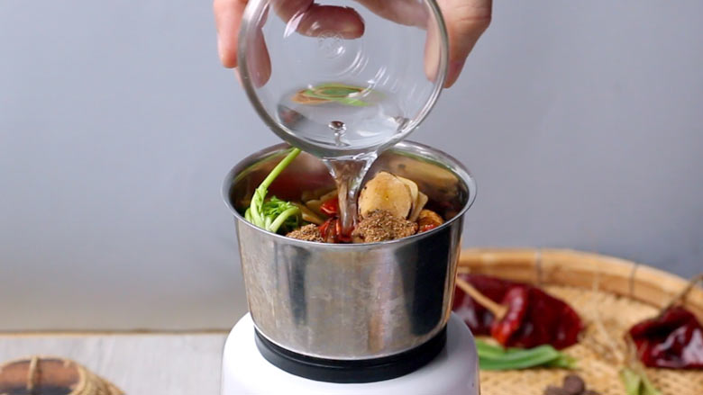 Grind all roasted ingredients into a khao soi paste - Khao Soi Recipe - Khao Suey - Chaing Mai Curried Noodle Soup