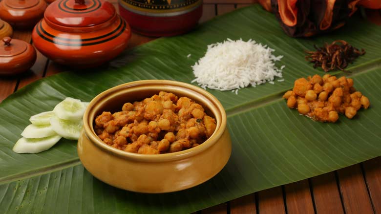 Serve chana ghashi hot with rice rotti or chapati - Chana Ghashi Recipe