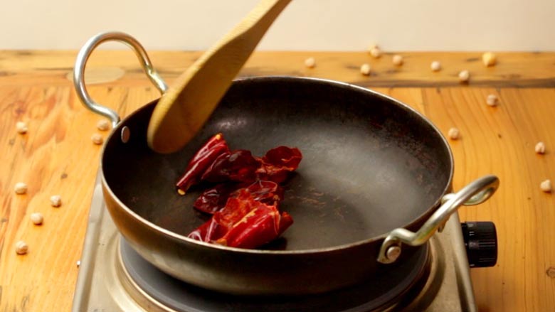 Dry roast dried red chillies till fragrant - Chana Ghashi Recipe
