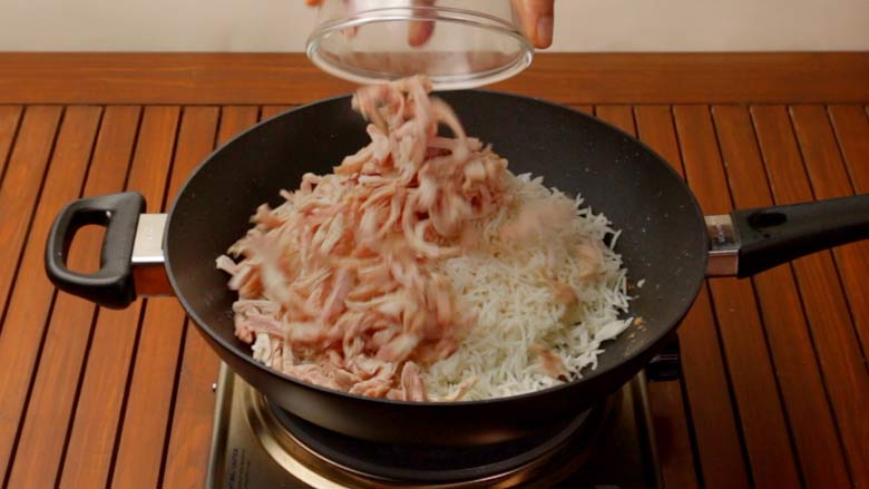  Add chilled cooked rice and shredded cooked chicken to the nasi goreng paste and stir fry - Nasi Goreng Recipe