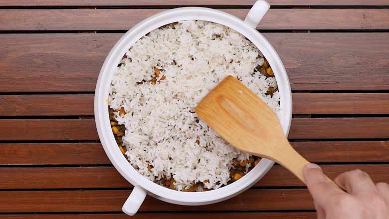 Continue assembling corn biryani - add another 2 layers of rice separated by 1 layer of corn masala - Corn Biryani Recipe Sweet Corn Rice