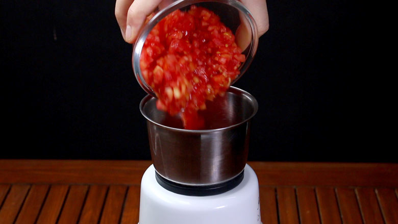 Place tomatoes in a blender or grinder and puree them - Veg Momo Chutney Recipe