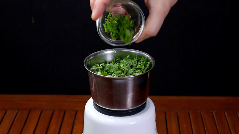Add green chillies to the coriander leaves, garlic, and lime juice in the grinder, and run till smooth - Momo Chutney Recipe
