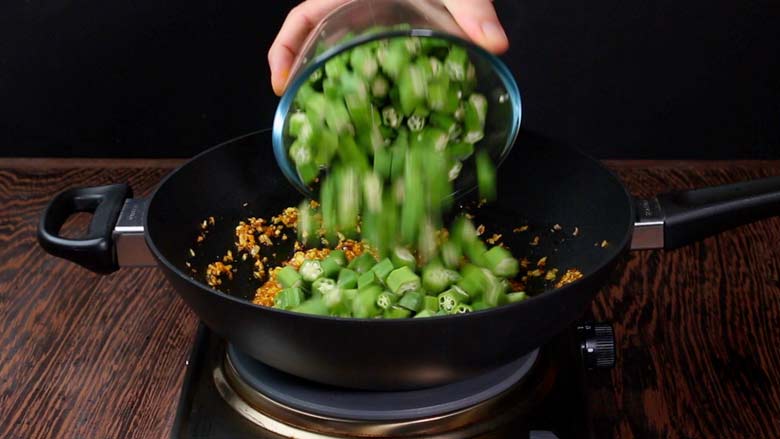 Add okra (bhindi or vendakkai) - Bhindi Curry Masala Gravy Recipe