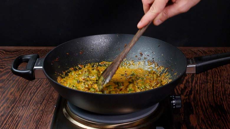 Cook bhindi curry masala for 3 to 4 minutes then remove from heat - Bhindi Curry Masala Gravy Recipe