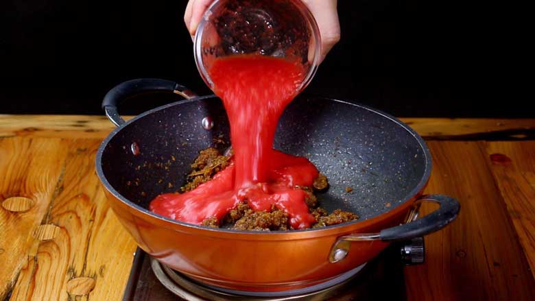 Pour in fresh tomato puree and cook till oil leaves the masala - Aloo Paneer Recipe Video