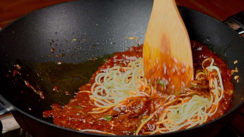 Add boiled noodles to the sauce and stir - Veg American Chop Suey Recipe