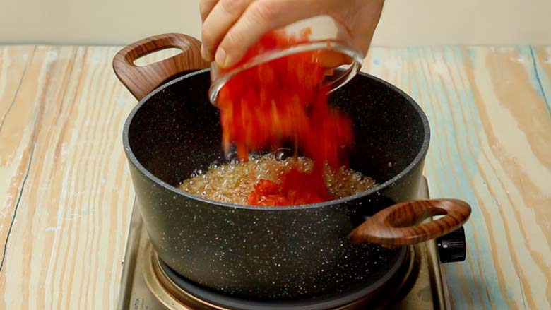Saute the green cardamoms, bay, leaf, and chopped onions in olive oil and butter till lightly coloured, then add chopped tomatoes - Mulligatawny Soup Recipe