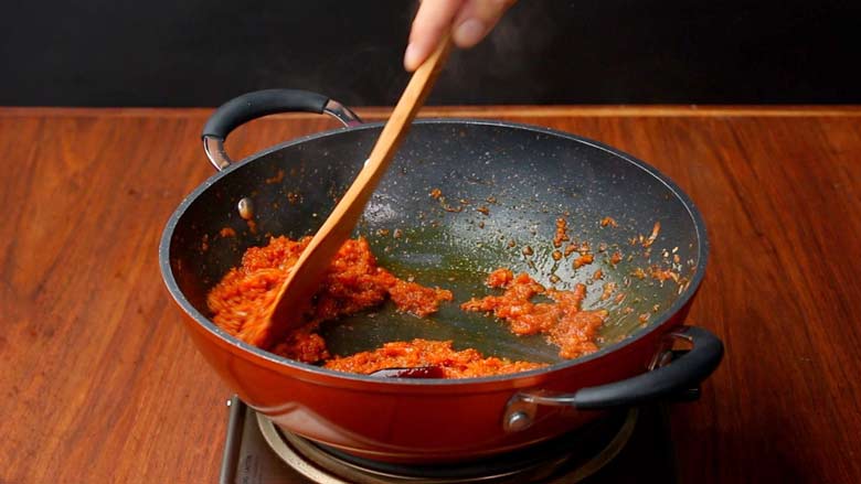 Cook till oil leaves the masala - Rajma Recipe