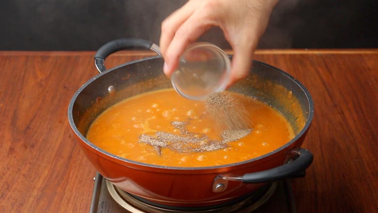 Toss in black cardamom powder and black pepper powder as a finishing touch - Best Rajma Recipe