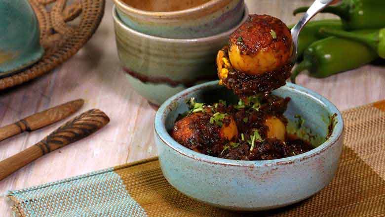 Kerala Masala Eggs Recipe | Spicy Breakfast Cooking | Kerala Cuisine