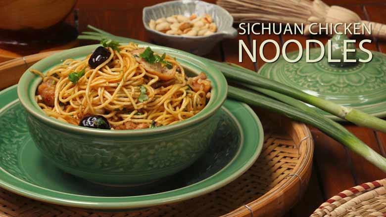 Sichuan Chicken Noodles Recipe | Easy Chicken Chowmein | Szechuan Chicken Garlic Noodles