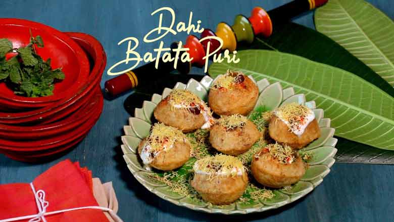 Dahi Batata Puri Recipe | Mumbai Style Dahi Batata Puri