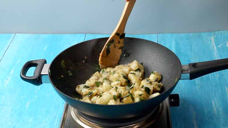 Dahi Aloo Recipe 